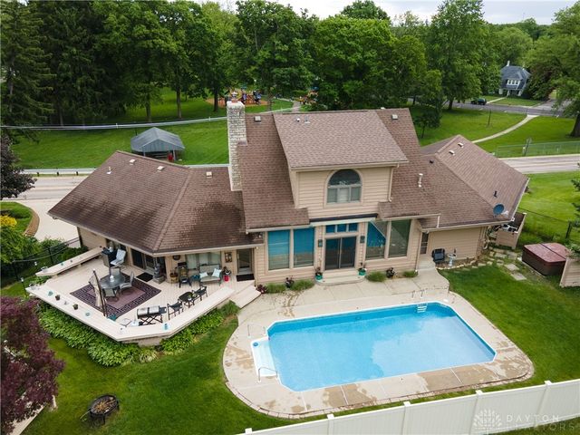 1000 Echo Lake Drive, Piqua, OH 45356