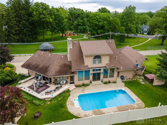 1000 Echo Lake Drive, Piqua, OH 45356