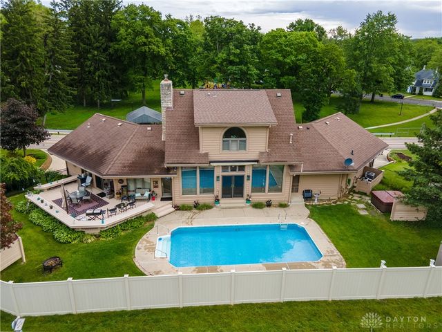1000 Echo Lake Drive, Piqua, OH 45356