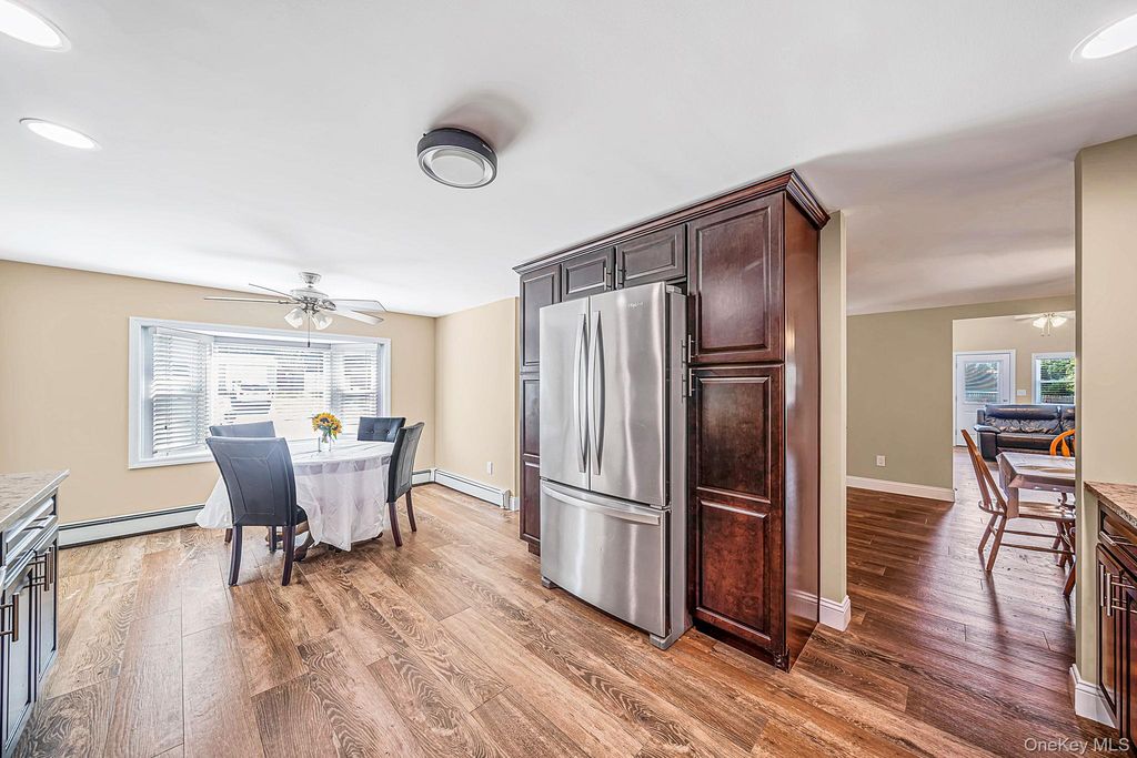 27 Lehigh Lane, Farmingville, NY 11738 — photo 3