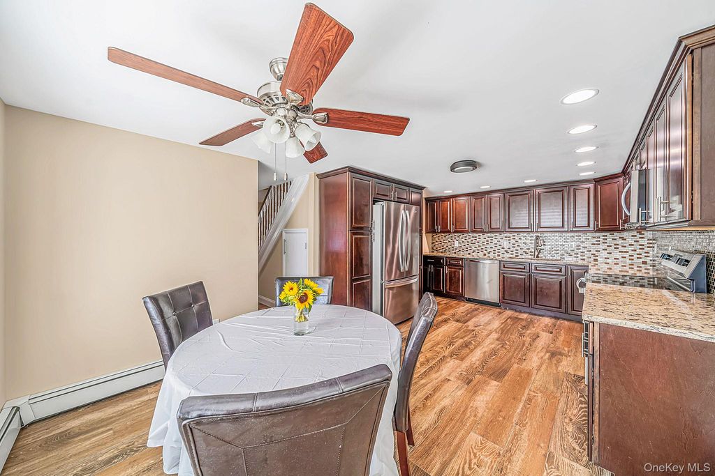 27 Lehigh Lane, Farmingville, NY 11738 — photo 4