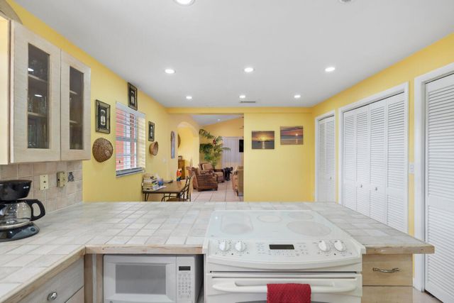 S 23 Exuma Road, Key Largo, FL 33037