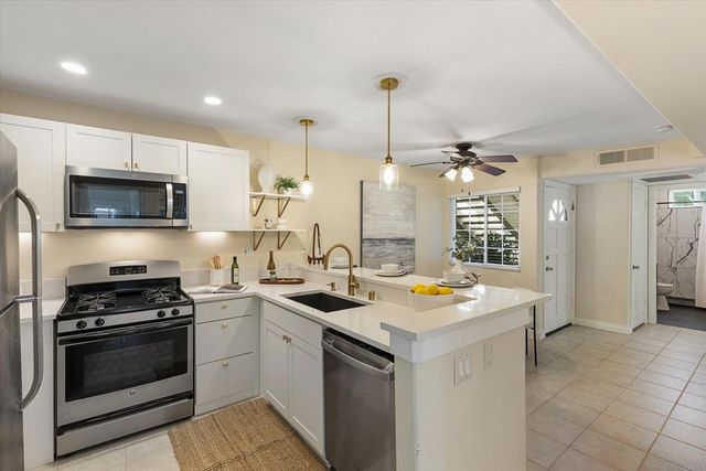 6971 Ballena Way 2, Carlsbad, CA 92009