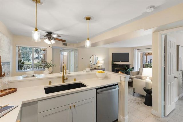 6971 Ballena Way 2, Carlsbad, CA 92009