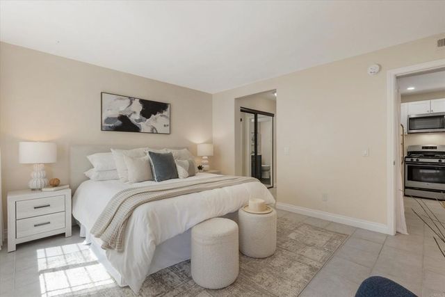 6971 Ballena Way 2, Carlsbad, CA 92009