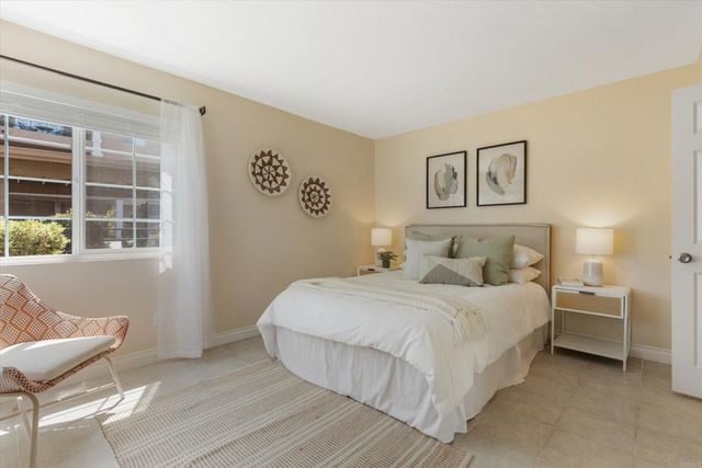 6971 Ballena Way 2, Carlsbad, CA 92009