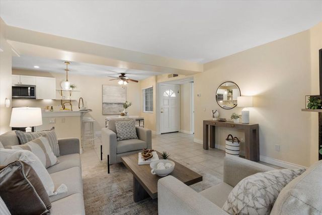6971 Ballena Way 2, Carlsbad, CA 92009