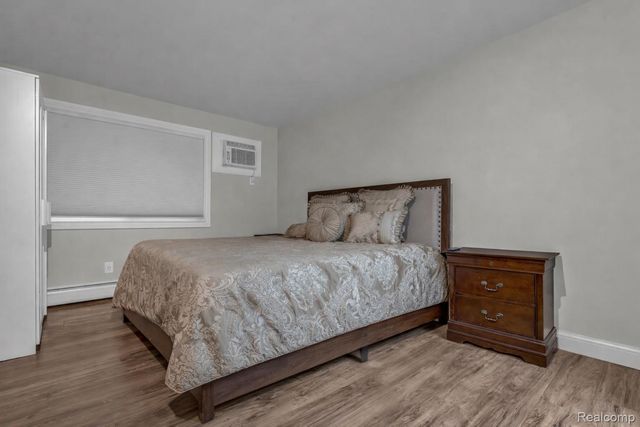 7350 N Inkster Road 17, Dearborn Heights, MI 48127