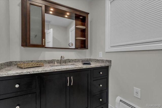 7350 N Inkster Road 17, Dearborn Heights, MI 48127