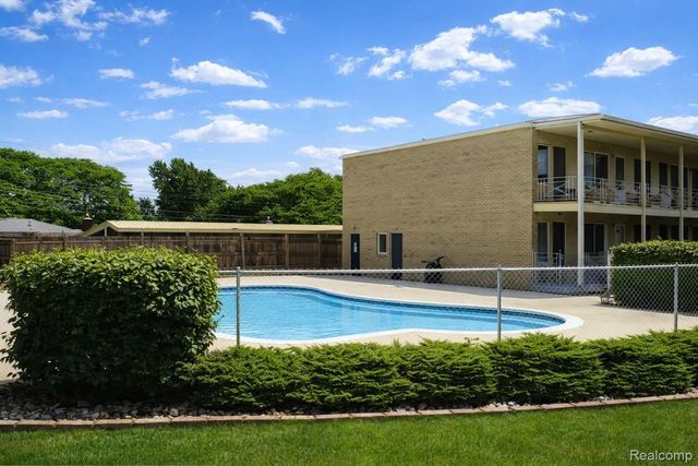 7350 N Inkster Road 17, Dearborn Heights, MI 48127