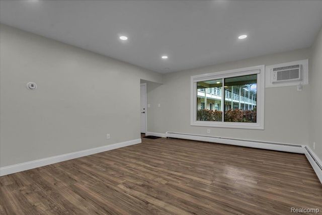 7350 N Inkster Road 17, Dearborn Heights, MI 48127