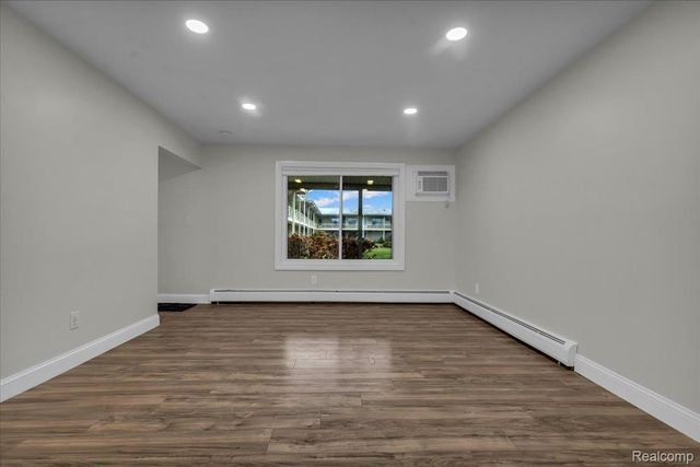 7350 N Inkster Road 17, Dearborn Heights, MI 48127