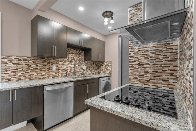 7350 N Inkster Road 17, Dearborn Heights, MI 48127