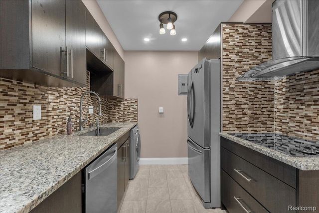 7350 N Inkster Road 17, Dearborn Heights, MI 48127