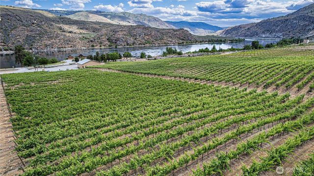 24386 US Hwy 97, Chelan, WA 98816