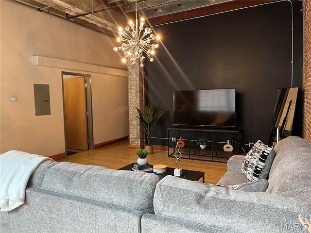 2201 Locust Street 201, St Louis, MO 63103