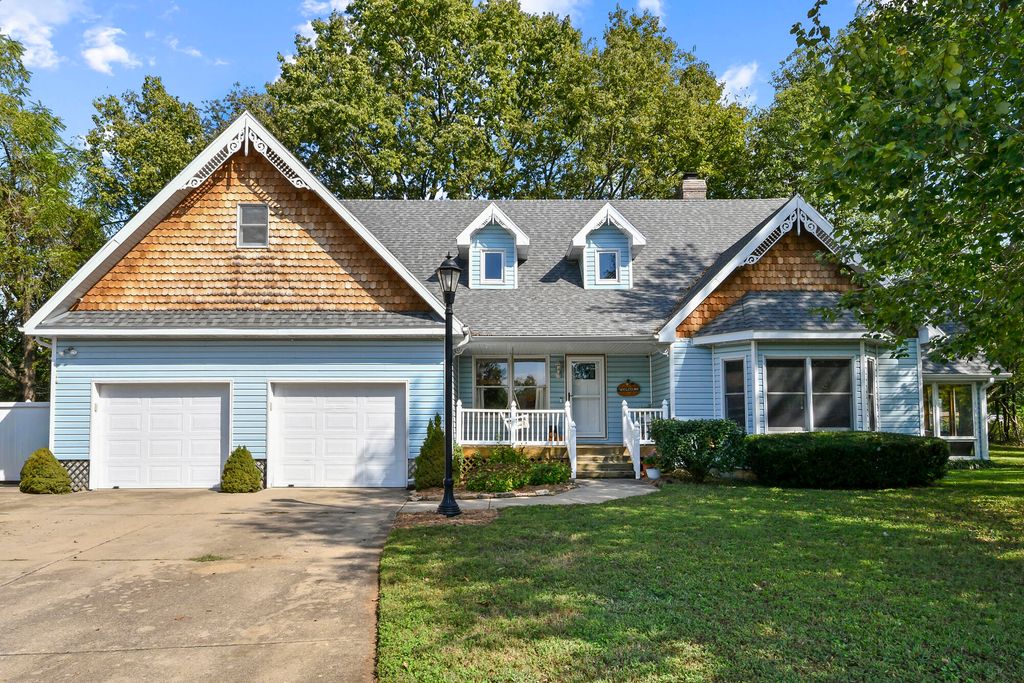680 East Trakel Place, Springfield, MO 65810