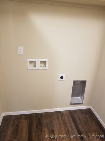 15076 S 284th East Avenue, Coweta, OK 74429