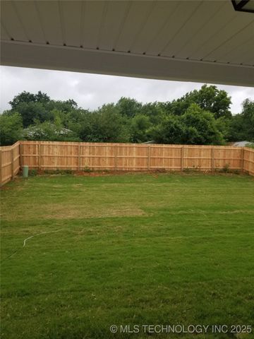15076 S 284th East Avenue, Coweta, OK 74429