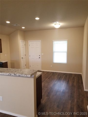 15076 S 284th East Avenue, Coweta, OK 74429