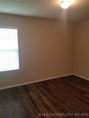 15076 S 284th East Avenue, Coweta, OK 74429