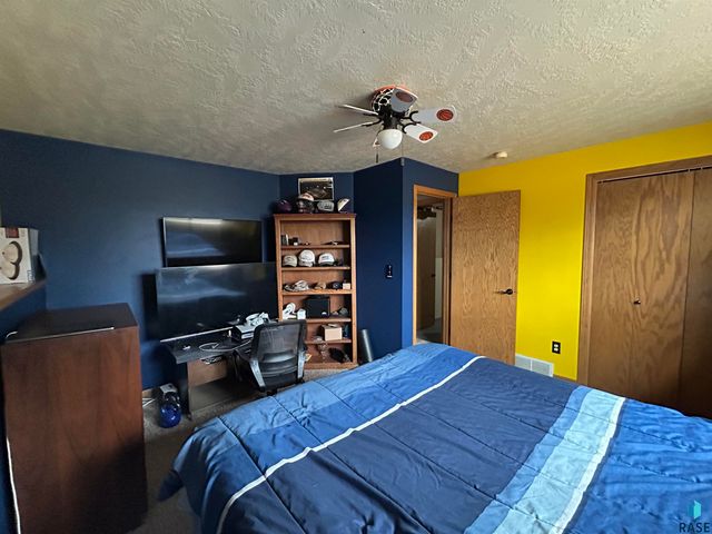 27180 468th Ave Avenue, Tea, SD 57064