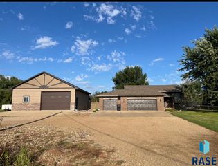 27180 468th Ave Avenue, Tea, SD 57064