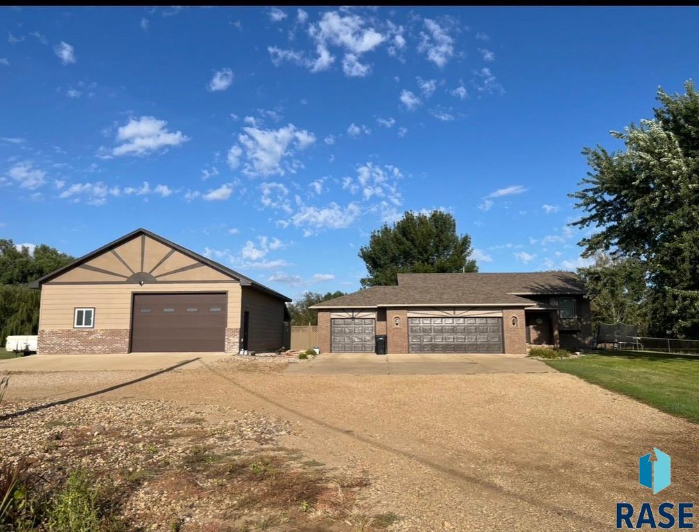 27180 468th Ave Avenue, Tea, SD 57064