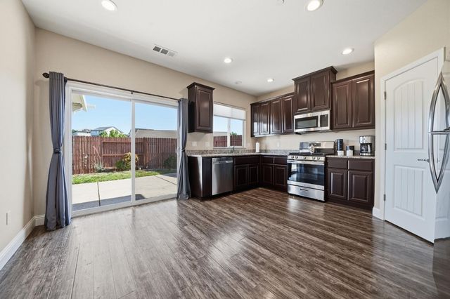 130 Golden Leaf Ct, Valley Springs, CA 95252