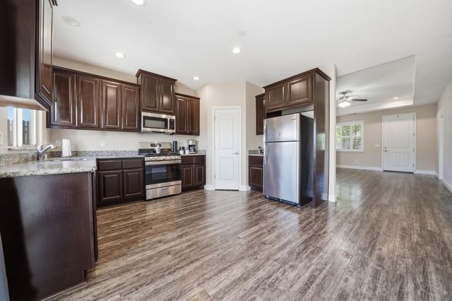 130 Golden Leaf Ct, Valley Springs, CA 95252