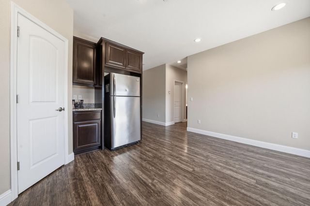130 Golden Leaf Ct, Valley Springs, CA 95252