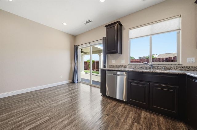 130 Golden Leaf Ct, Valley Springs, CA 95252