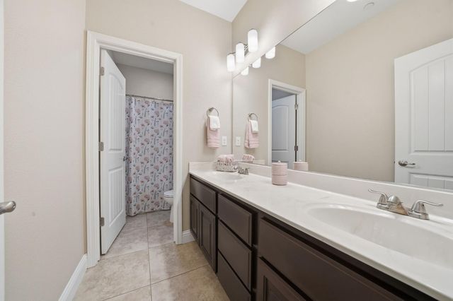 130 Golden Leaf Ct, Valley Springs, CA 95252