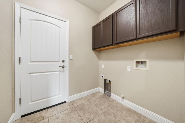 130 Golden Leaf Ct, Valley Springs, CA 95252