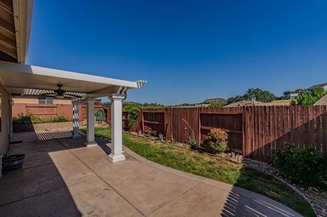 130 Golden Leaf Ct, Valley Springs, CA 95252