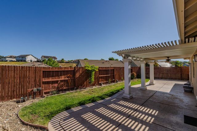 130 Golden Leaf Ct, Valley Springs, CA 95252
