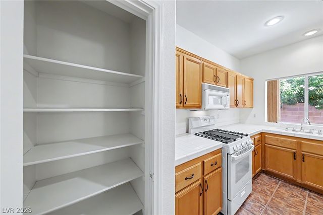 999 Whispering Grove Avenue, Las Vegas, NV 89123