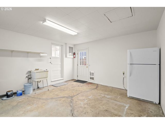 220 Nw LINCOLN St, Sheridan, OR 97378