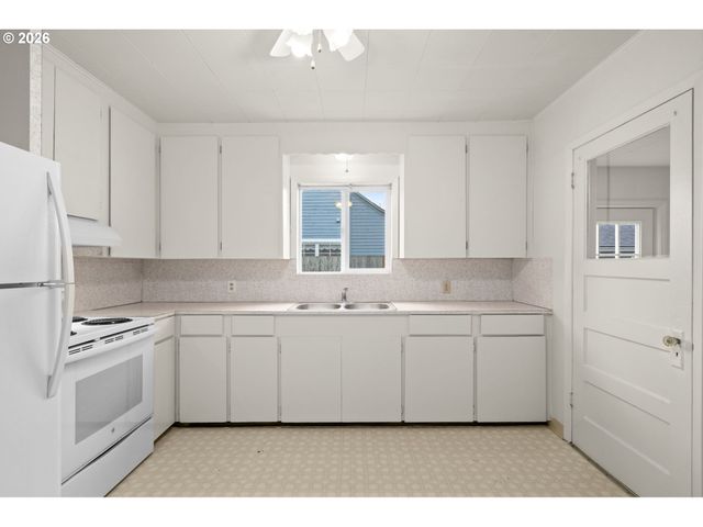 220 Nw LINCOLN St, Sheridan, OR 97378