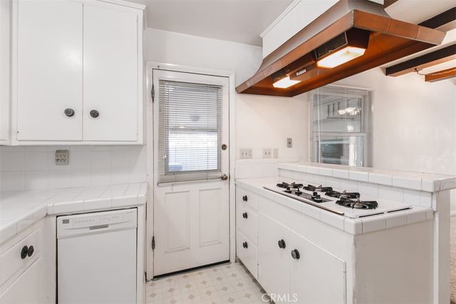 22217 Archwood, Woodland Hills, CA 91303
