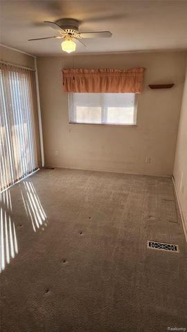 28621 Milton Avenue, Warren, MI 48092