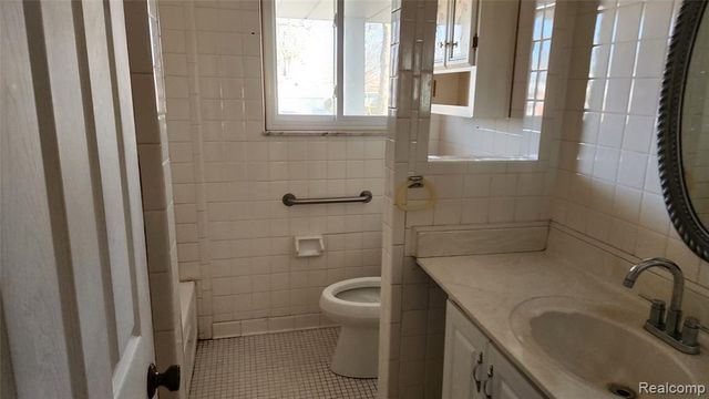 28621 Milton Avenue, Warren, MI 48092