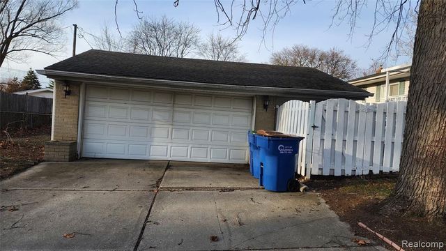 28621 Milton Avenue, Warren, MI 48092