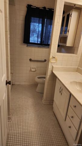 28621 Milton Avenue, Warren, MI 48092