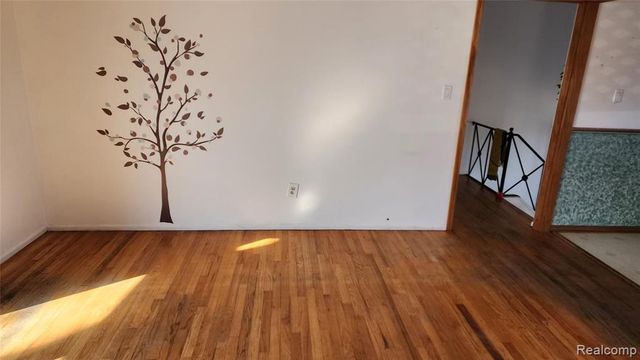 28621 Milton Avenue, Warren, MI 48092