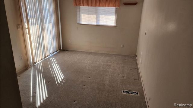 28621 Milton Avenue, Warren, MI 48092