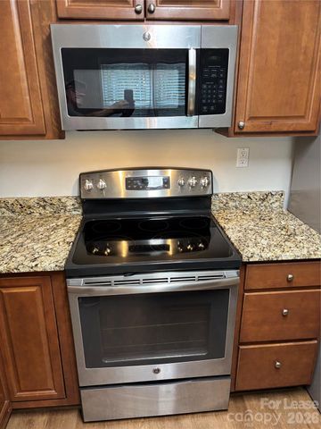 11800 Mirror Lake Drive, Charlotte, NC 28226