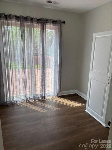 11800 Mirror Lake Drive, Charlotte, NC 28226