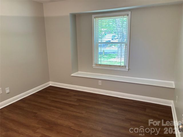 11800 Mirror Lake Drive, Charlotte, NC 28226