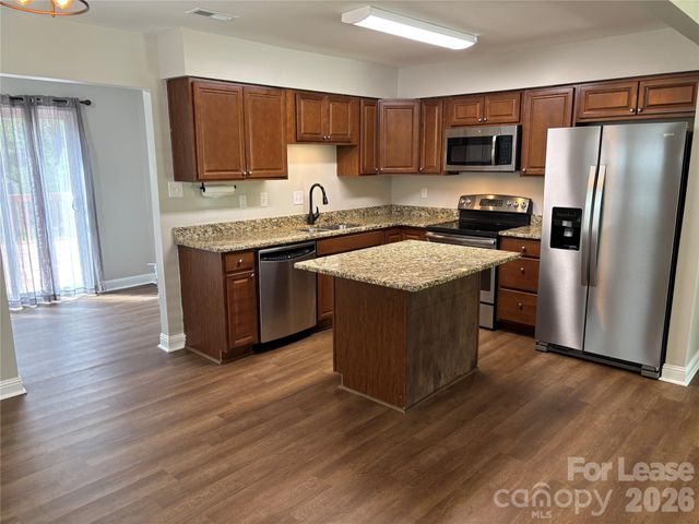 11800 Mirror Lake Drive, Charlotte, NC 28226